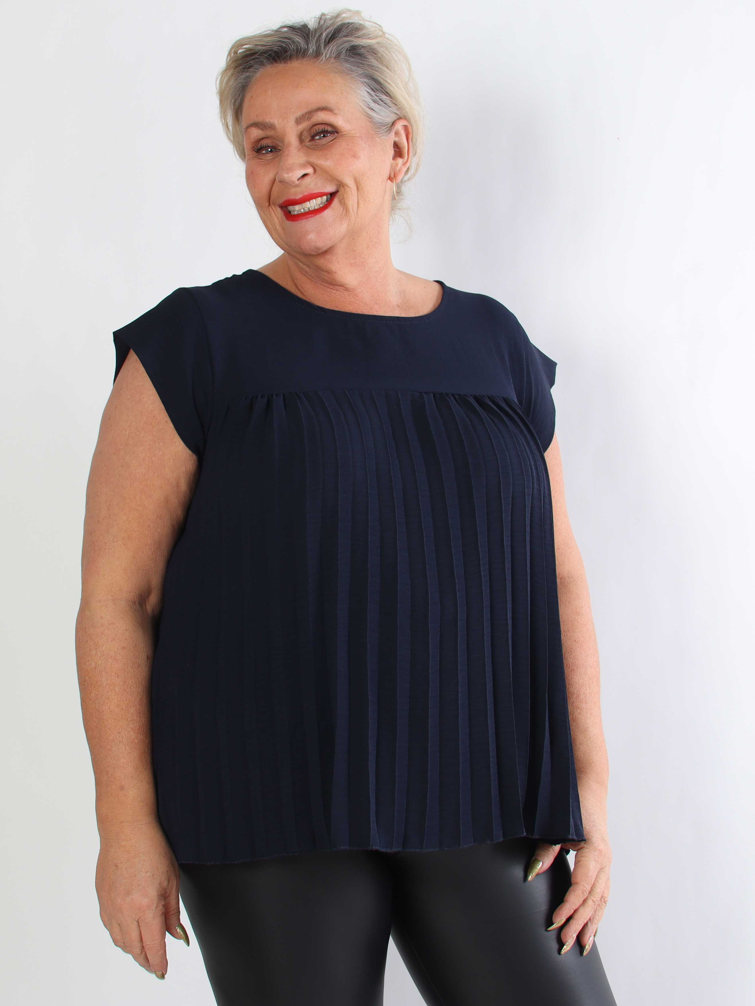 Nancy Shirt - Plus size tunika med fine plisseringer